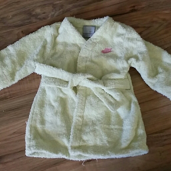 Girls yellow nike robe (0-9mo)