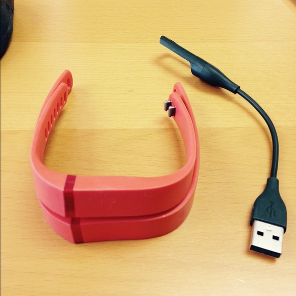 Fitbit flex with charger - Picture 1 of 1