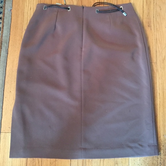 Brown formal knee length skirt with belt - Picture 4 of 4