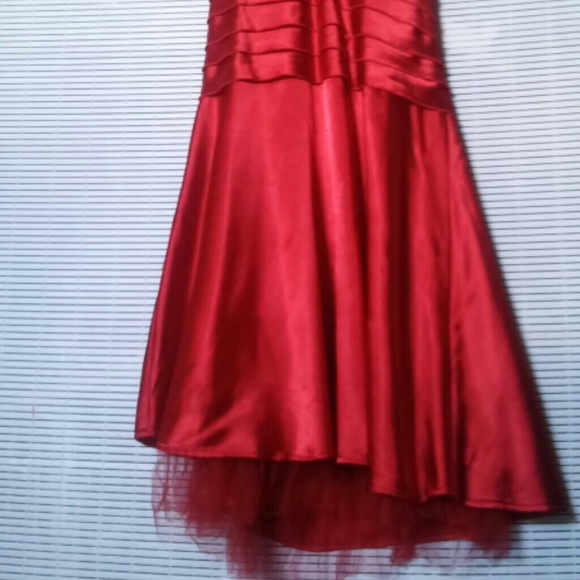Beautiful Red Prom Dress! - Picture 2 of 4