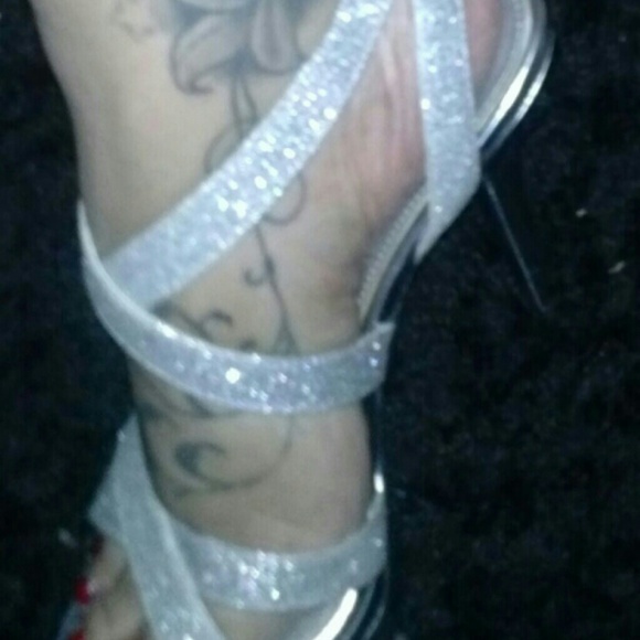 Heels - Picture 4 of 4
