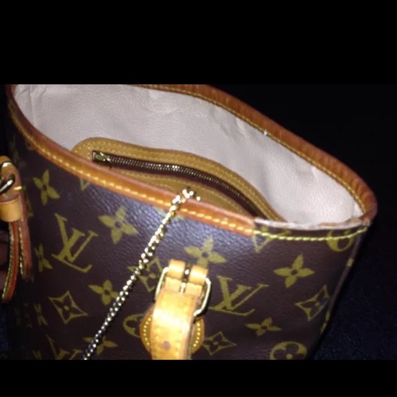 🎈Sold🎈Louis Vuitton Petit Monogram Bucket Pouch - Picture 4 of 4