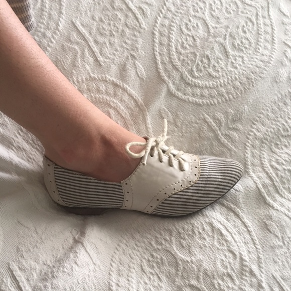 BIG BUDDAH lace up flats