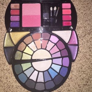 Mini makeup kit