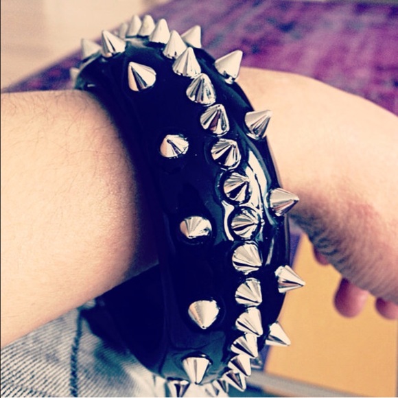 Hi Gloss Spike Cuff NWOT - Picture 2 of 2