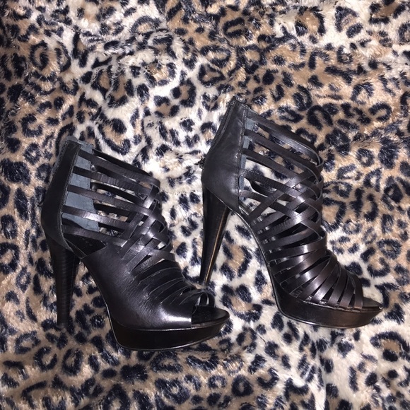Black Edgy cut out pumps