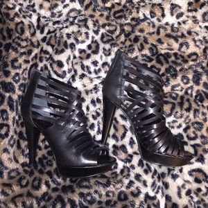 Black Edgy cut out pumps