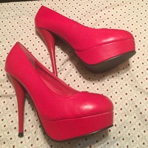 Sexy red pumps