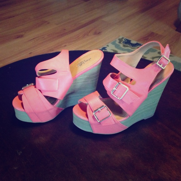 Coral pink wedges, size 9 - Picture 1 of 1
