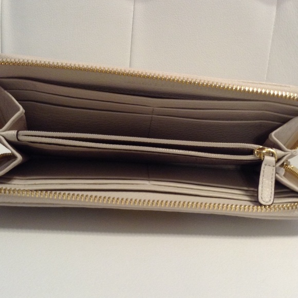 Michael kors off white Wallet NWOT - Picture 2 of 3