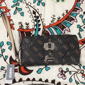 Guess wallet/wristlet nwt!