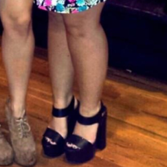 Steve Madden Black Platform Pumps - Picture 4 of 4