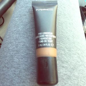 MAC Pro long wear Nourishing waterproof Foundation