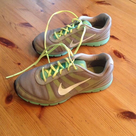 Almost new Nike running shoes. Grey and mint.