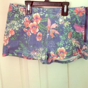 ✨✨Gianni Binni✨✨ Junior High Waisted floral shorts