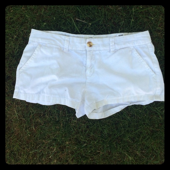 Aéropastale White Short. Still in good condition