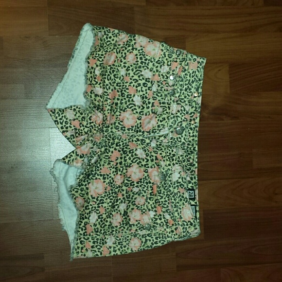 Miss Me floral shorts