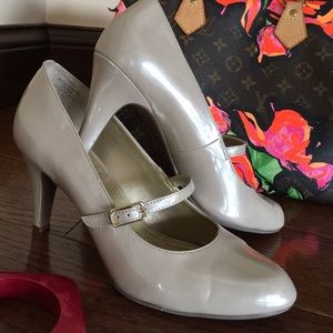 Kelly&katie nude pump size 9, 3.5 inch heel, used