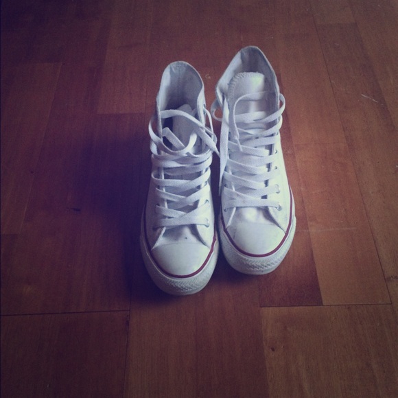 White high-top chucks Size 4 m