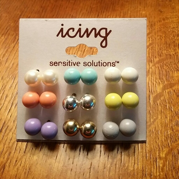 NWOT Icing 9 pairs of earrings