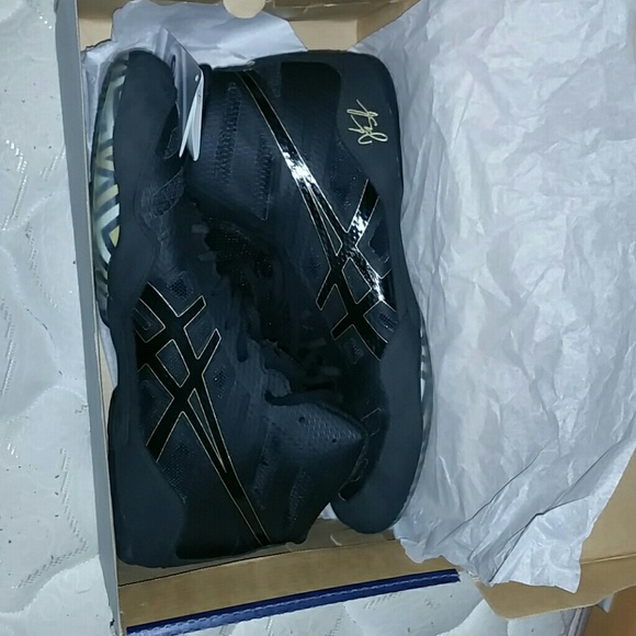 Mens ASICS Wrestling Shoes (Black and Gold!)