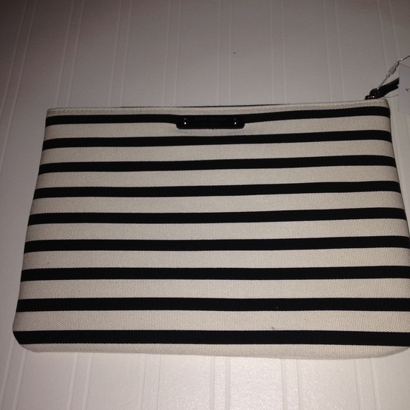 SOLD 🚫🚫Kate spade toucan Gia pouch - Picture 3 of 4
