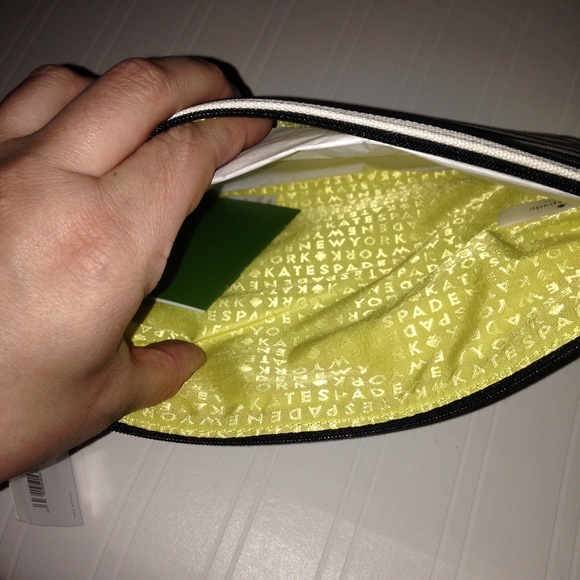 SOLD 🚫🚫Kate spade toucan Gia pouch - Picture 4 of 4