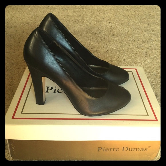Pierre Dumas Black leather Pumps