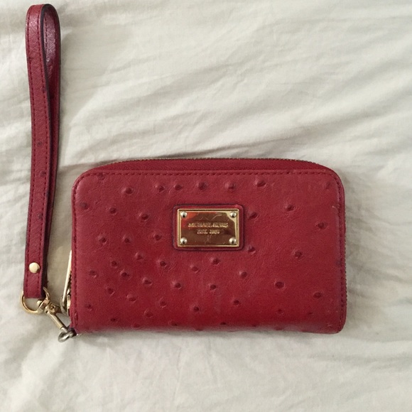Michael Kors iPhone 5 wristlet