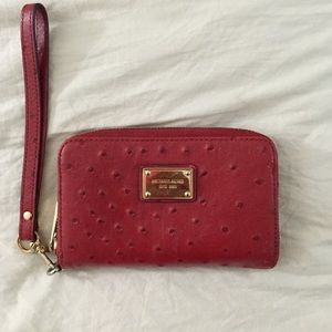 Michael Kors iPhone 5 wristlet