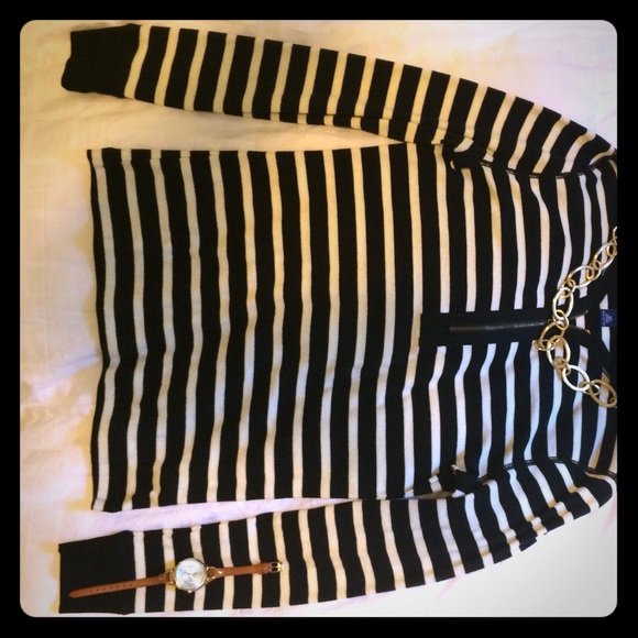 Xs Chaps Navy Blue and White Shirt