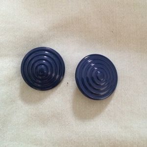 Clip on clue earrings