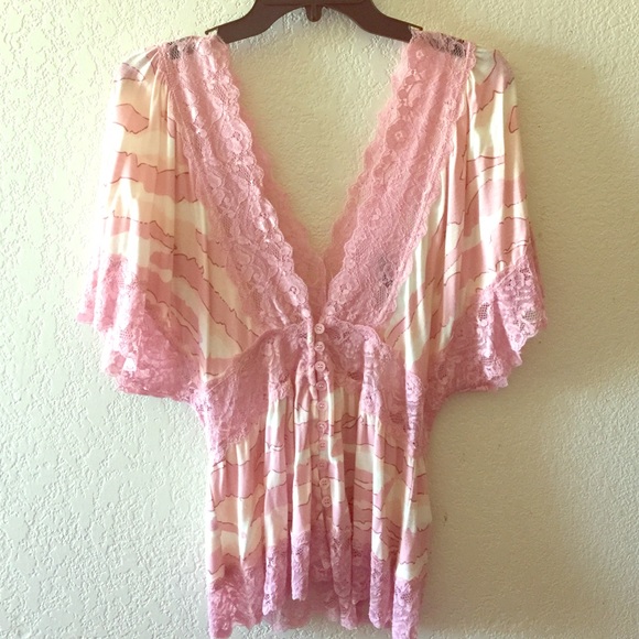Charlotte Russe Tops - ❌SOLD❌Pink Charlotte Russe top size Medium