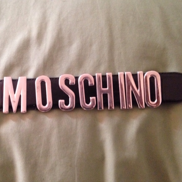 Moschino Accessories - 🎉Moschino belt🙌🏽