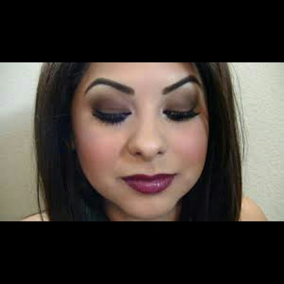 Like Mac lipstick A16 shade Riveting rose