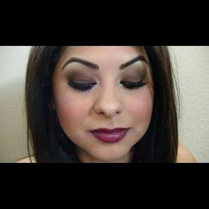 Like Mac lipstick A16 shade Riveting rose