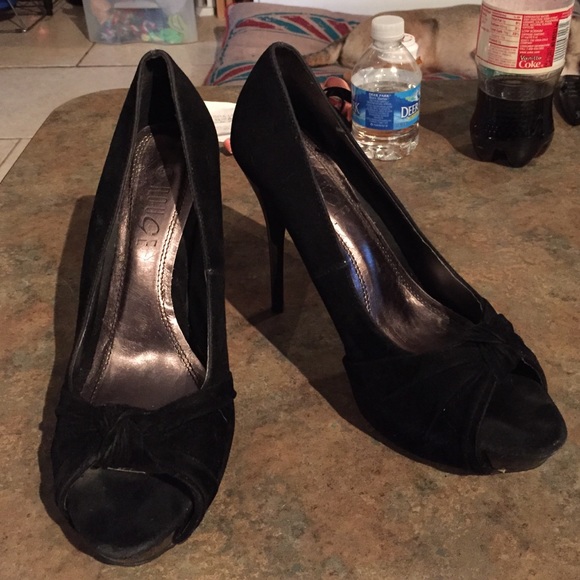 Black Peep toe pumps