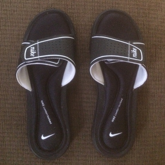 Nike athletic sandals