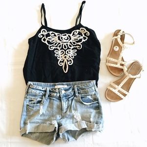 Black loose top.