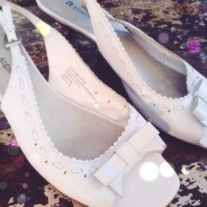 white| bow shoes
