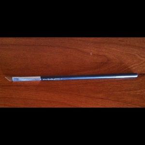 MAC 263 small angle brush