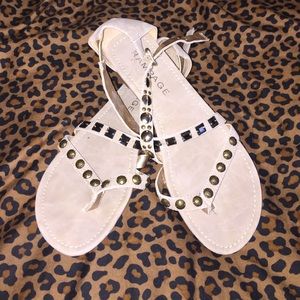 Studded scrappy sandal 🌻