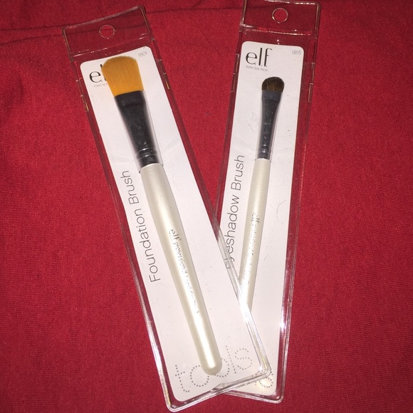 Foundation & eyeshadow brush.