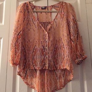 Loose-fitting crop top