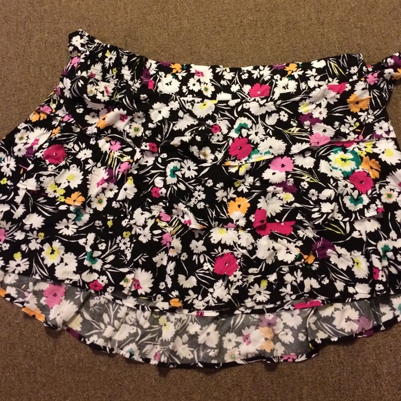 🚫sold🚫Adorable ruffled skirt size 4 torrid - Picture 1 of 3