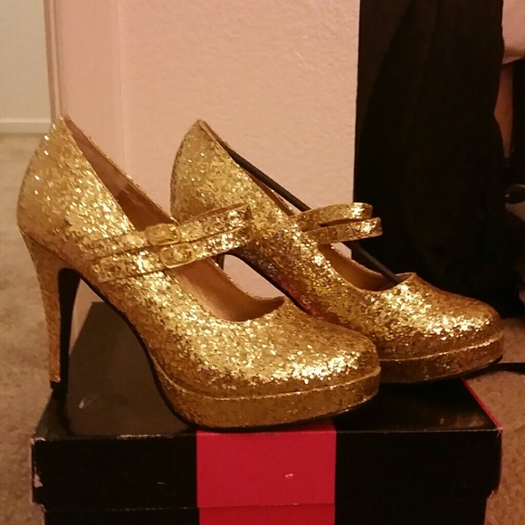 Gold High heels