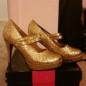 Gold High heels