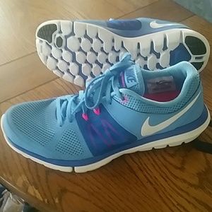 Tiffany blue nike running shoes