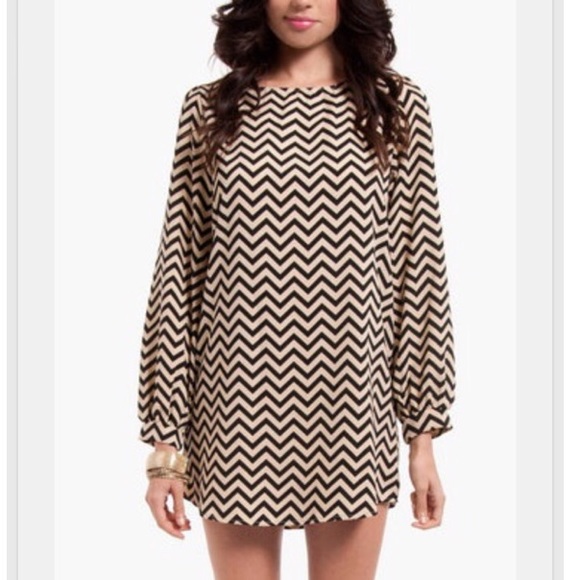 Tobi Dresses & Skirts - 💥Tan and navy chevron shift dress💥