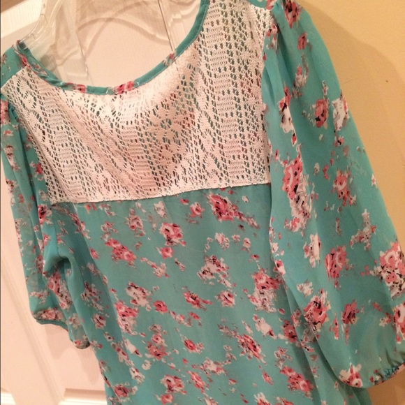 Blue and pink floral blouse - Picture 2 of 2